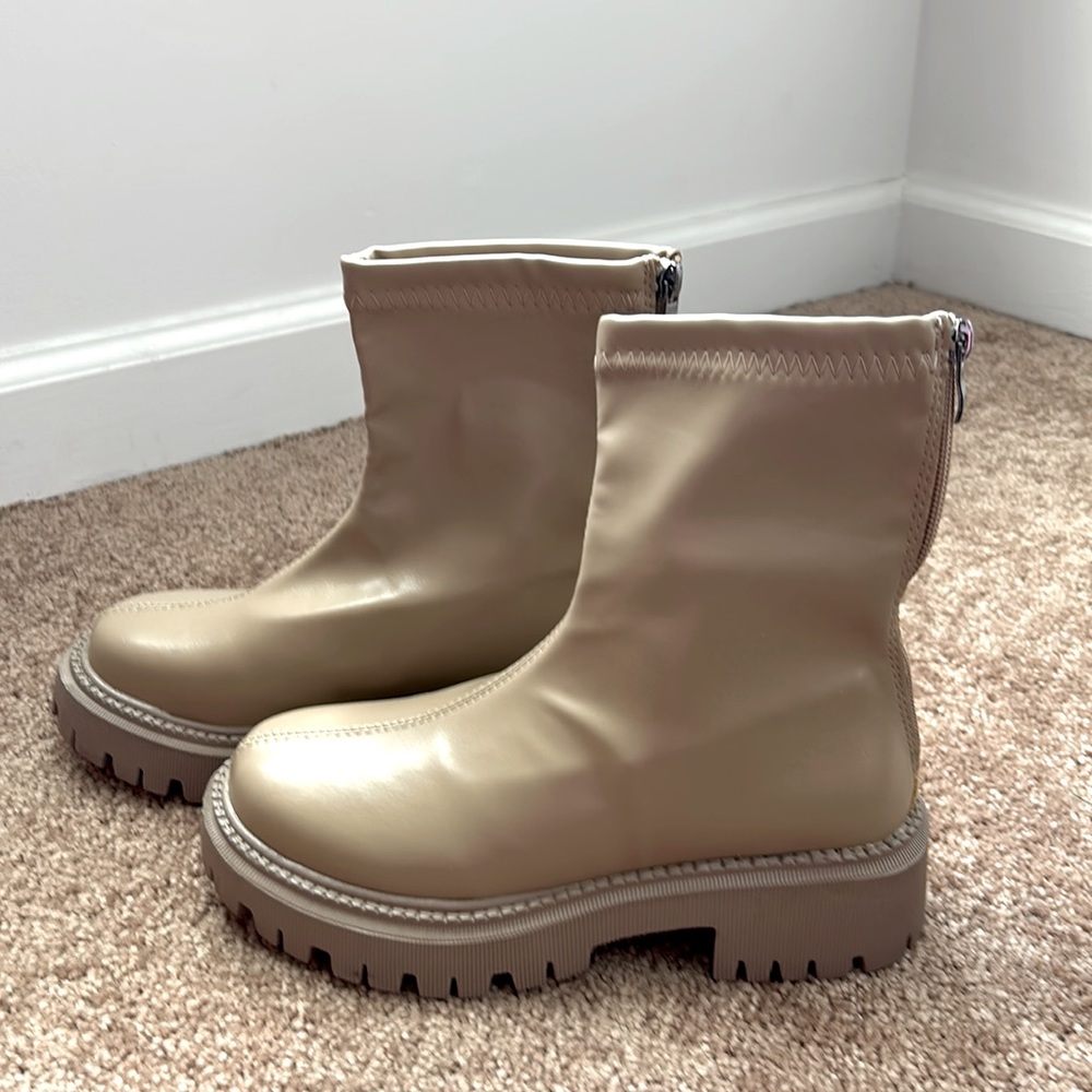 Light brown zipper boots